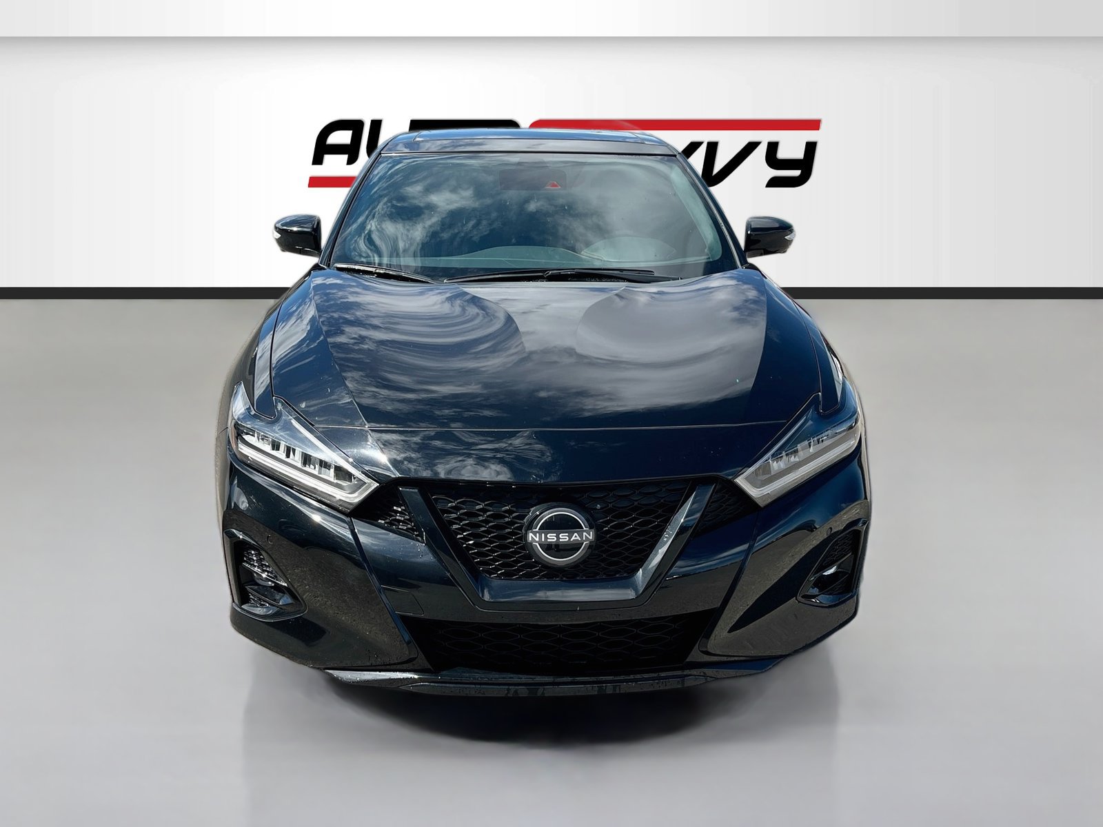 Used 2023 Nissan Maxima SR w/ Sport Mat Group FWD image 2