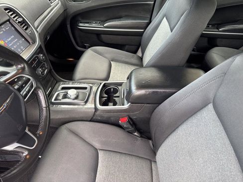 Used 2020 Chrysler 300 Touring w/ Sport Appearance Package image 17