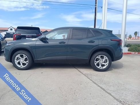 Used 2025 Chevrolet Trax LS w/ LS Convenience Package FWD image 6
