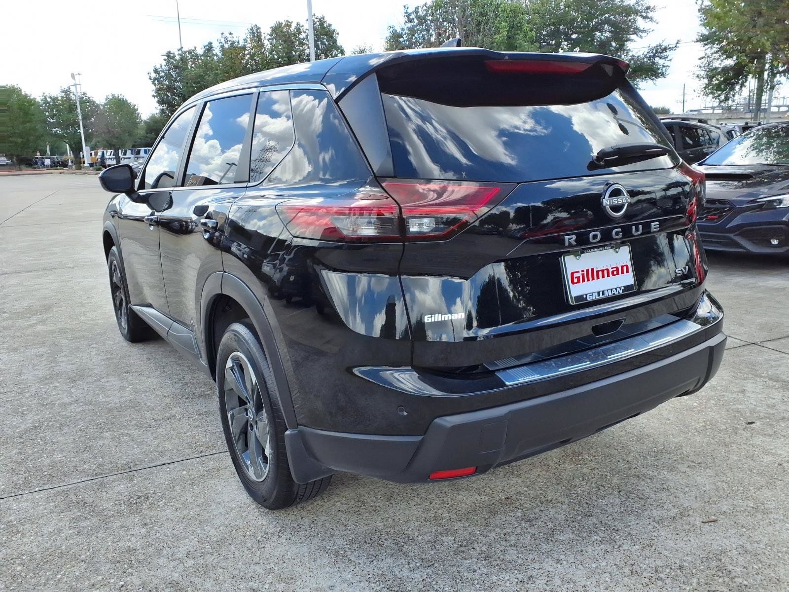 Used 2024 Nissan Rogue SV FWD image 3