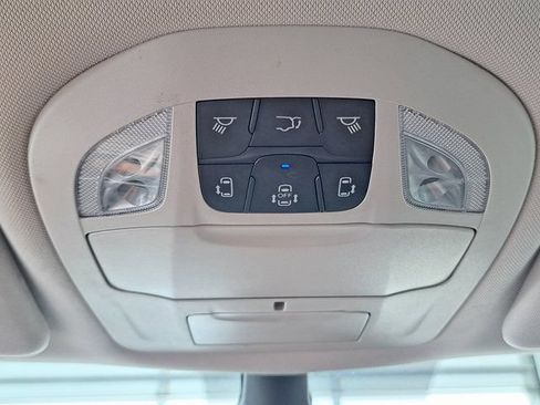 Used 2023 Chrysler Pacifica Touring-L FWD image 21