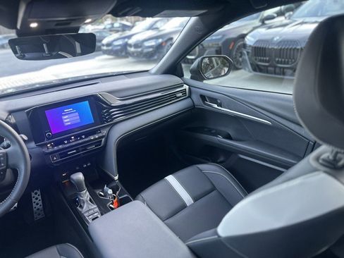 Used 2025 Toyota Camry SE image 14