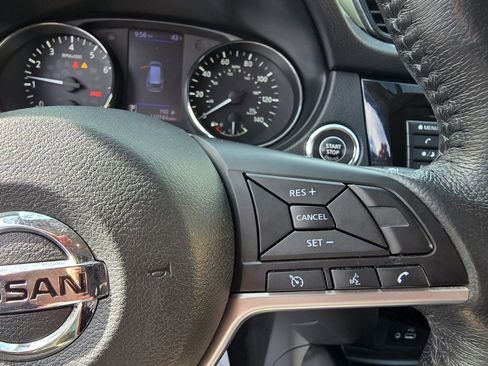 Used 2018 Nissan Rogue SV image 20