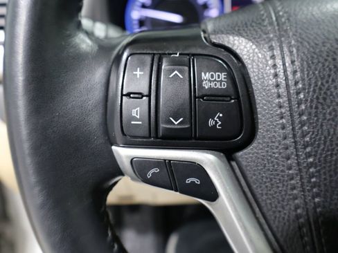 Used 2019 Toyota Highlander XLE image 36