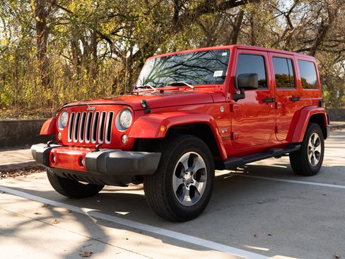 Used 2017 Jeep Wrangler Unlimited Sahara w/ Max Tow Package image 5