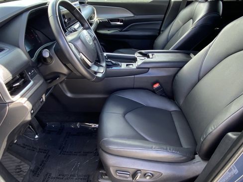 Certified 2025 Toyota Grand Highlander AWD image 28