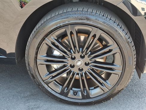 Used 2025 Land Rover Range Rover SE AWD/4WD image 12