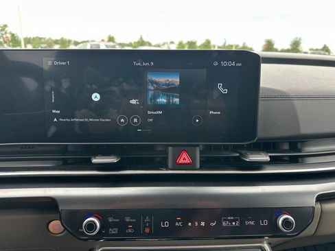 Used 2025 Kia Carnival FWD image 15
