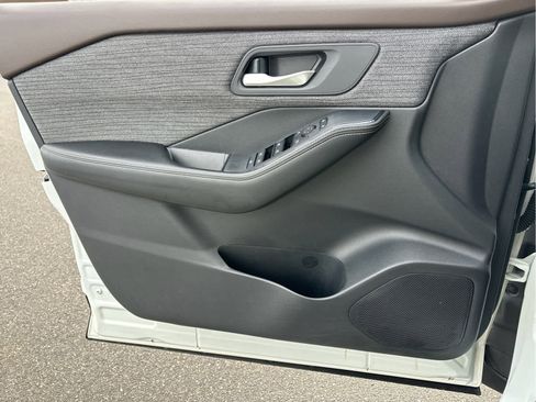 Used 2021 Nissan Rogue SV image 21