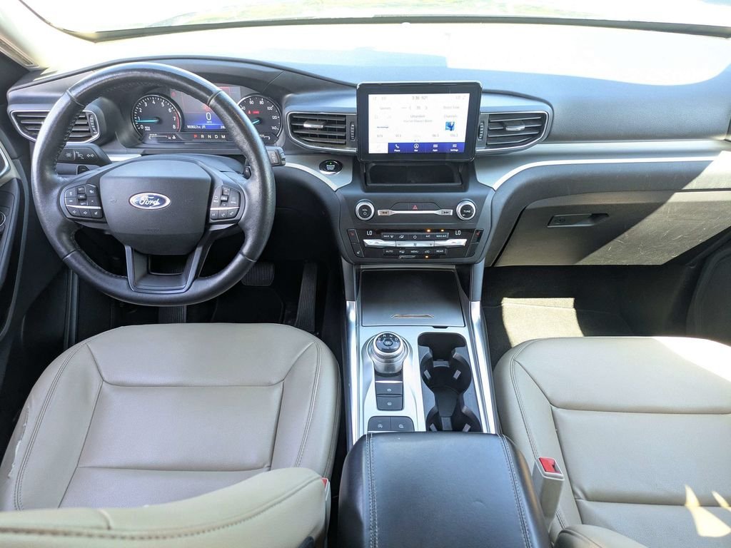 Used 2020 Ford Explorer XLT w/ Equipment Group 202A RWD image 18
