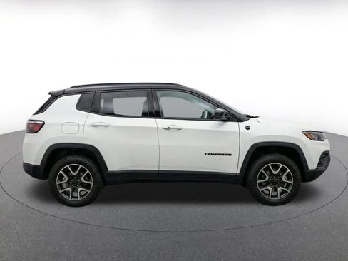 Used 2025 Jeep Compass Trailhawk AWD/4WD image 20