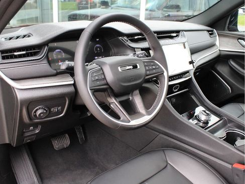 New 2026 Jeep Grand Cherokee Limited w/ Limited Altitude Package AWD/4WD image 12