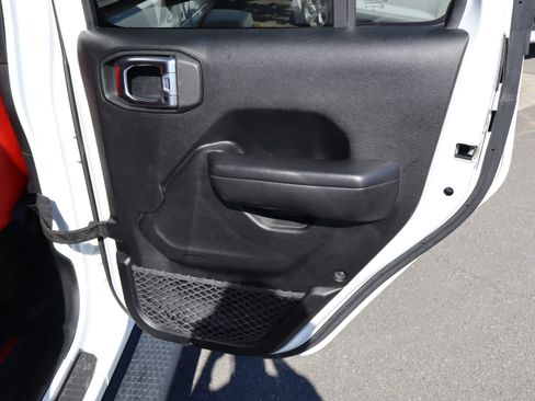 Used 2018 Jeep Wrangler Unlimited Sport S AWD/4WD image 36