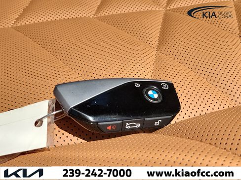 Used 2025 BMW 740i w/ Premium Package RWD image 30