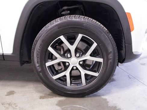 Used 2023 Jeep Grand Cherokee L Limited w/ Trailer Tow Group (B) image 11