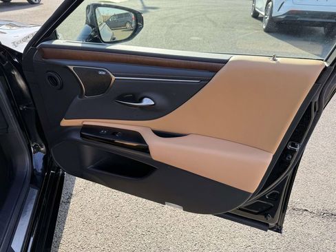 Used 2024 Lexus ES 300h Ultra Luxury image 16