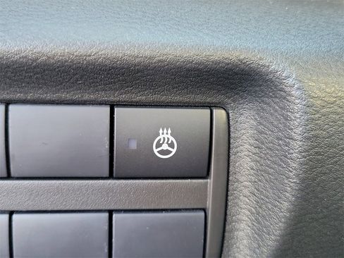 Used 2024 Nissan Kicks SR w/ SR Premium Package image 17