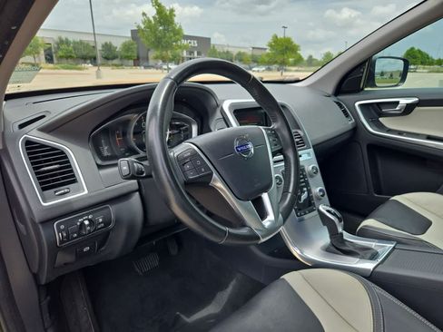 Used 2017 Volvo XC60 T5 Dynamic w/ Preferred Option Package FWD image 2