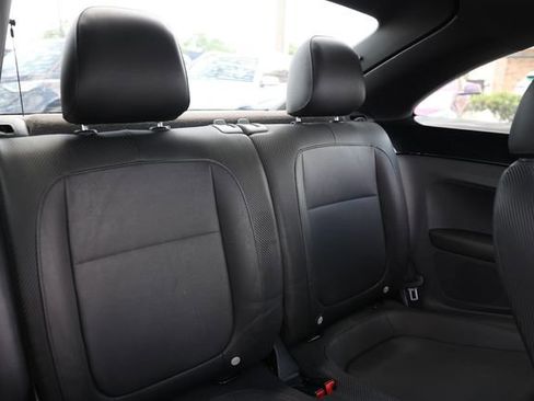 Used 2013 Volkswagen Beetle 2.5 Fender FWD image 17