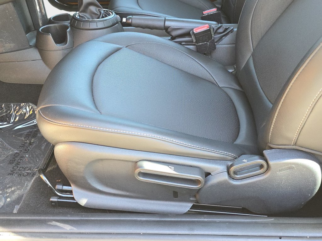 Used 2015 MINI Cooper 2-Door Hardtop FWD image 20