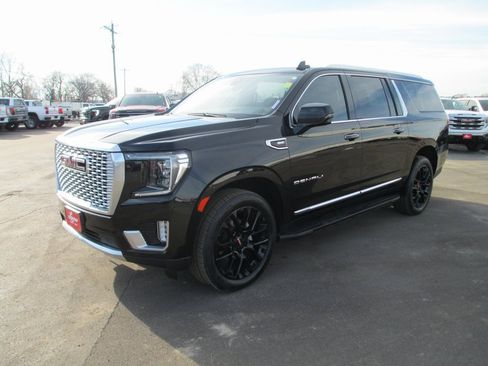 Used 2022 GMC Yukon XL Denali w/ Advanced Technology Package image 9