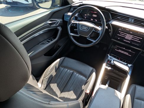 Used 2023 Audi e-tron Premium Plus w/ Premium Plus Package AWD/4WD image 9