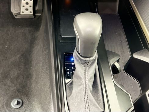 Used 2025 Toyota Camry SE image 25