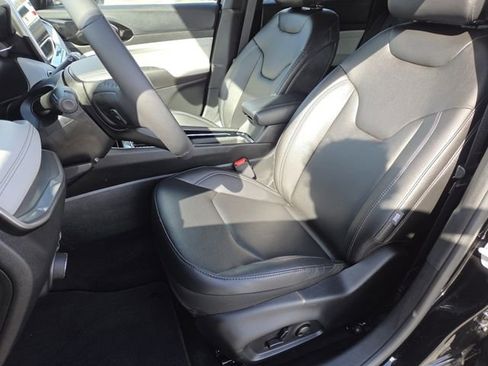 Used 2026 Jeep Compass Limited image 30