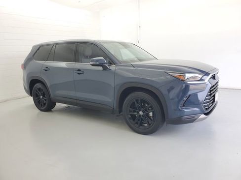 Used 2024 Toyota Grand Highlander AWD image 4