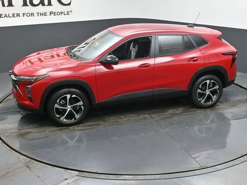 New 2026 Chevrolet Trax RS w/ Driver Confidence Package image 36