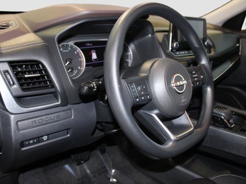 Used 2023 Nissan Rogue S image 14
