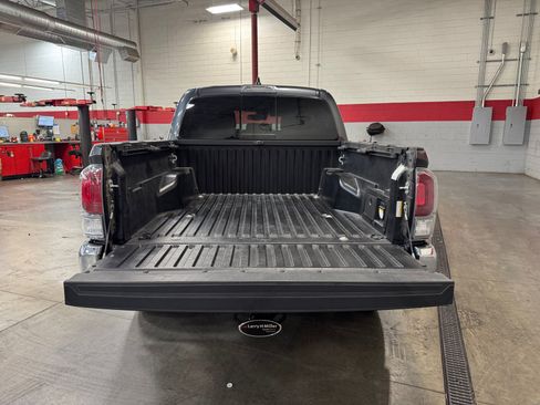 Certified 2023 Toyota Tacoma TRD Off-Road AWD/4WD image 34