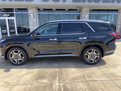 Used 2024 Hyundai Palisade Limited image 3