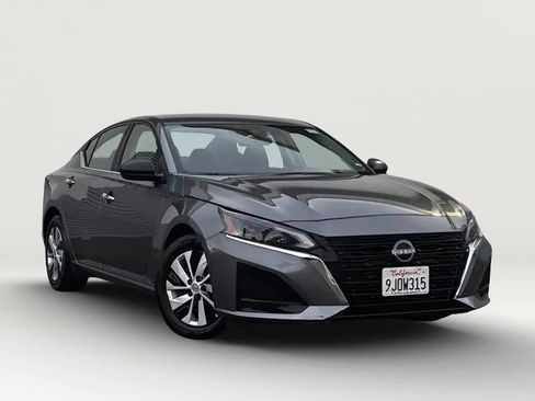 Used 2024 Nissan Altima 2.5 S FWD image 3