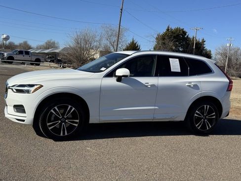 Used 2020 Volvo XC60 T5 Momentum w/ Protection Package image 3
