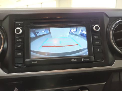 Used 2017 Toyota Tacoma SR5 AWD/4WD image 33