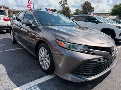 Used 2018 Toyota Camry LE w/ Moonroof Package FWD image 3