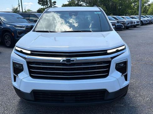 New 2026 Chevrolet Traverse LT w/ Driver Confidence Package FWD image 2