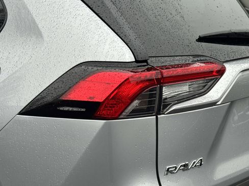 Used 2023 Toyota RAV4 XLE Premium image 31