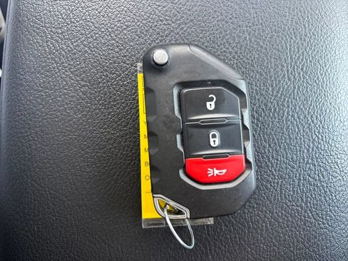 Used 2025 Jeep Wrangler Unlimited Rubicon AWD/4WD image 23