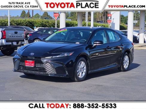 Used 2025 Toyota Camry LE FWD image 1