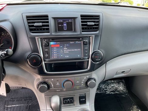 Used 2013 Toyota Highlander SE AWD/4WD image 19
