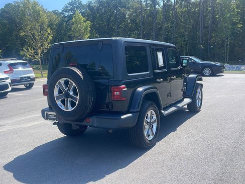 Used 2018 Jeep Wrangler Unlimited Sahara AWD/4WD image 9