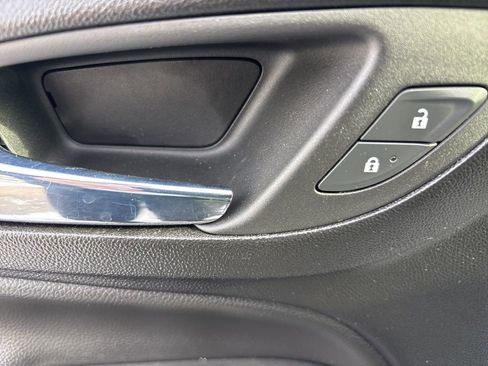 Used 2020 Chevrolet Equinox Premier image 23