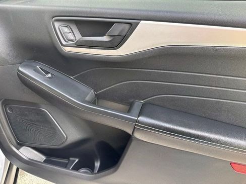 Used 2022 Ford Escape SE w/ SE Sport Appearance Package FWD image 48