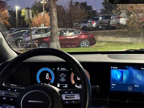 Used 2025 Hyundai Kona SEL image 34