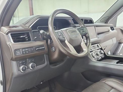 Used 2021 GMC Yukon XL Denali w/ Advanced Technology Package AWD/4WD image 19