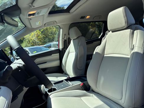 New 2025 Honda Odyssey EX-L image 14