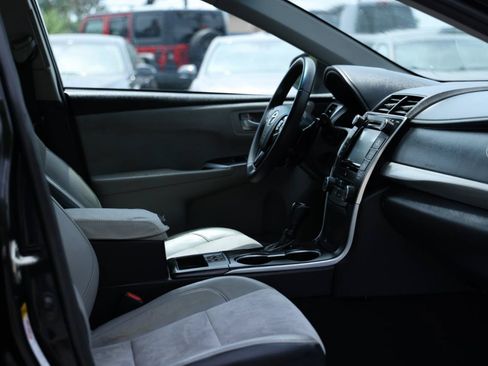 Used 2017 Toyota Camry XSE FWD image 22