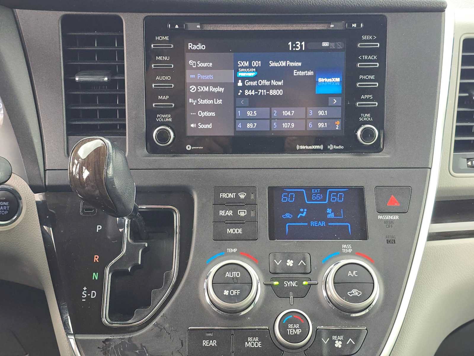 Used 2019 Toyota Sienna XLE FWD image 28